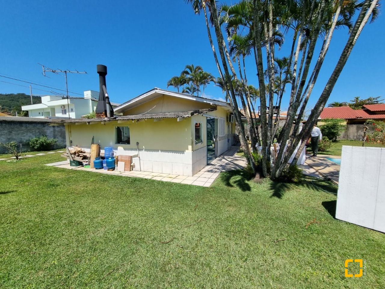 Hotel com 200m², 7 quartos, 5 garagens, no bairro Barra da Lagoa em Florianópolis