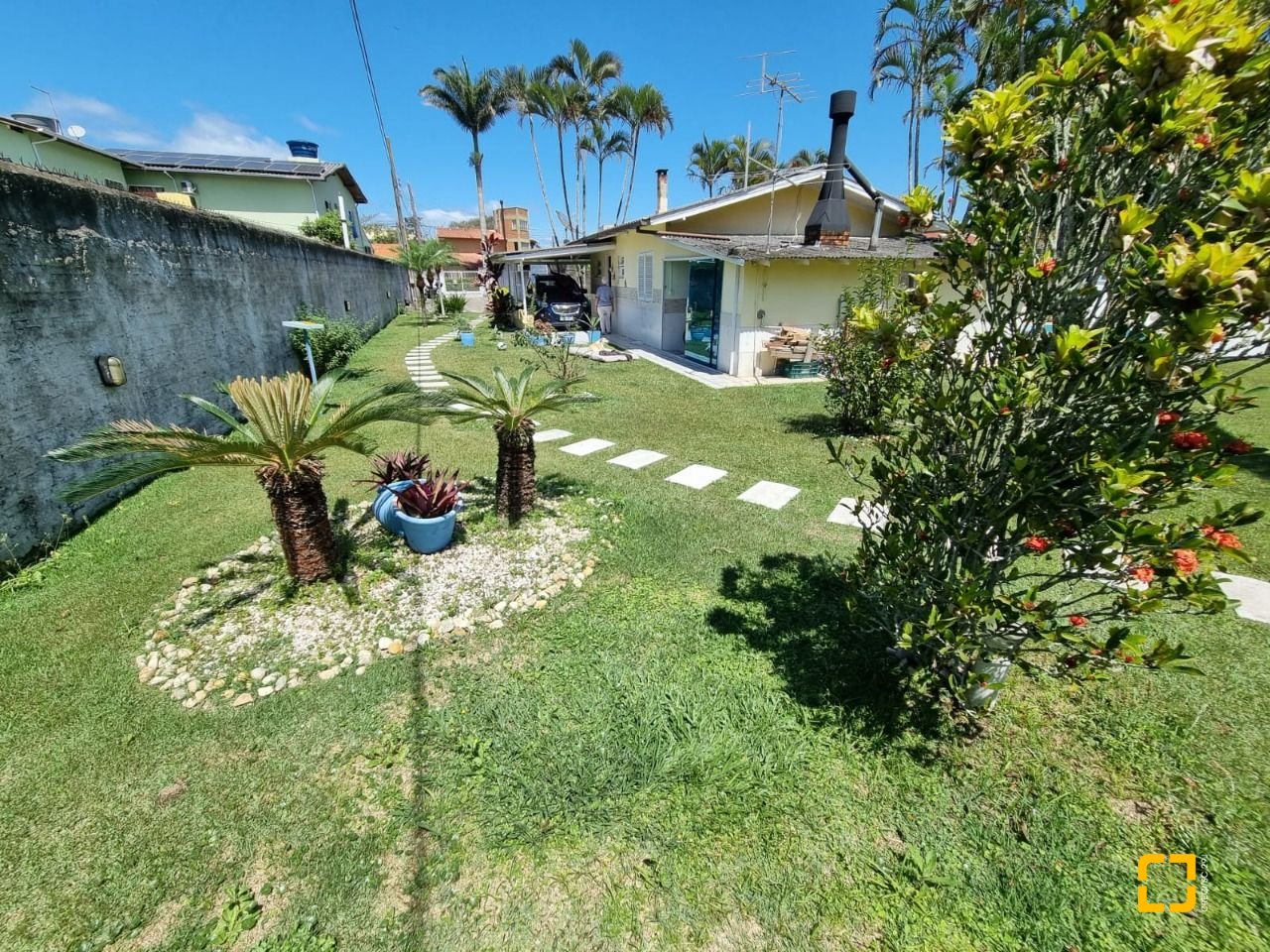 Hotel com 200m², 7 quartos, 5 garagens, no bairro Barra da Lagoa em Florianópolis