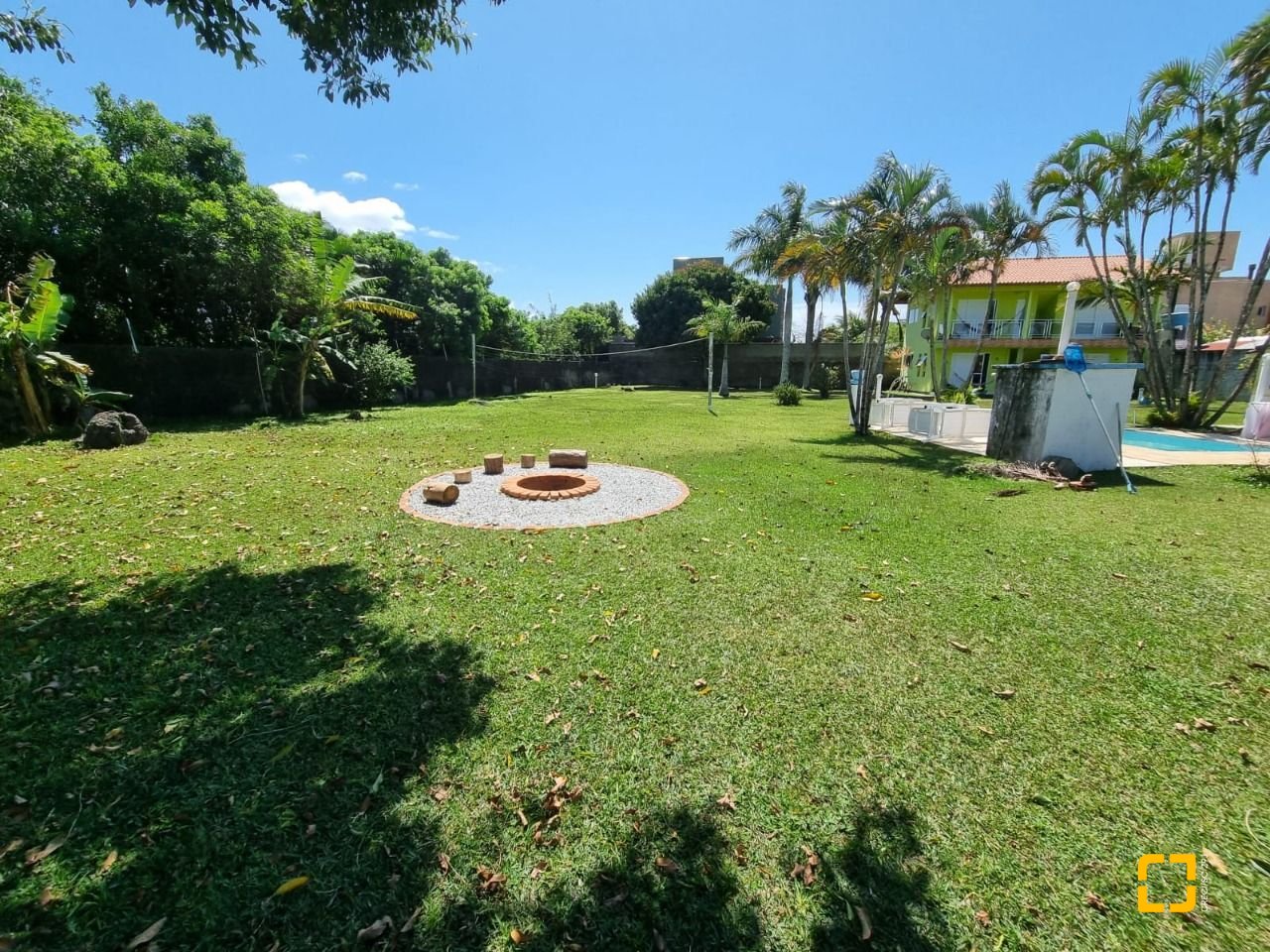 Hotel com 200m², 7 quartos, 5 garagens, no bairro Barra da Lagoa em Florianópolis