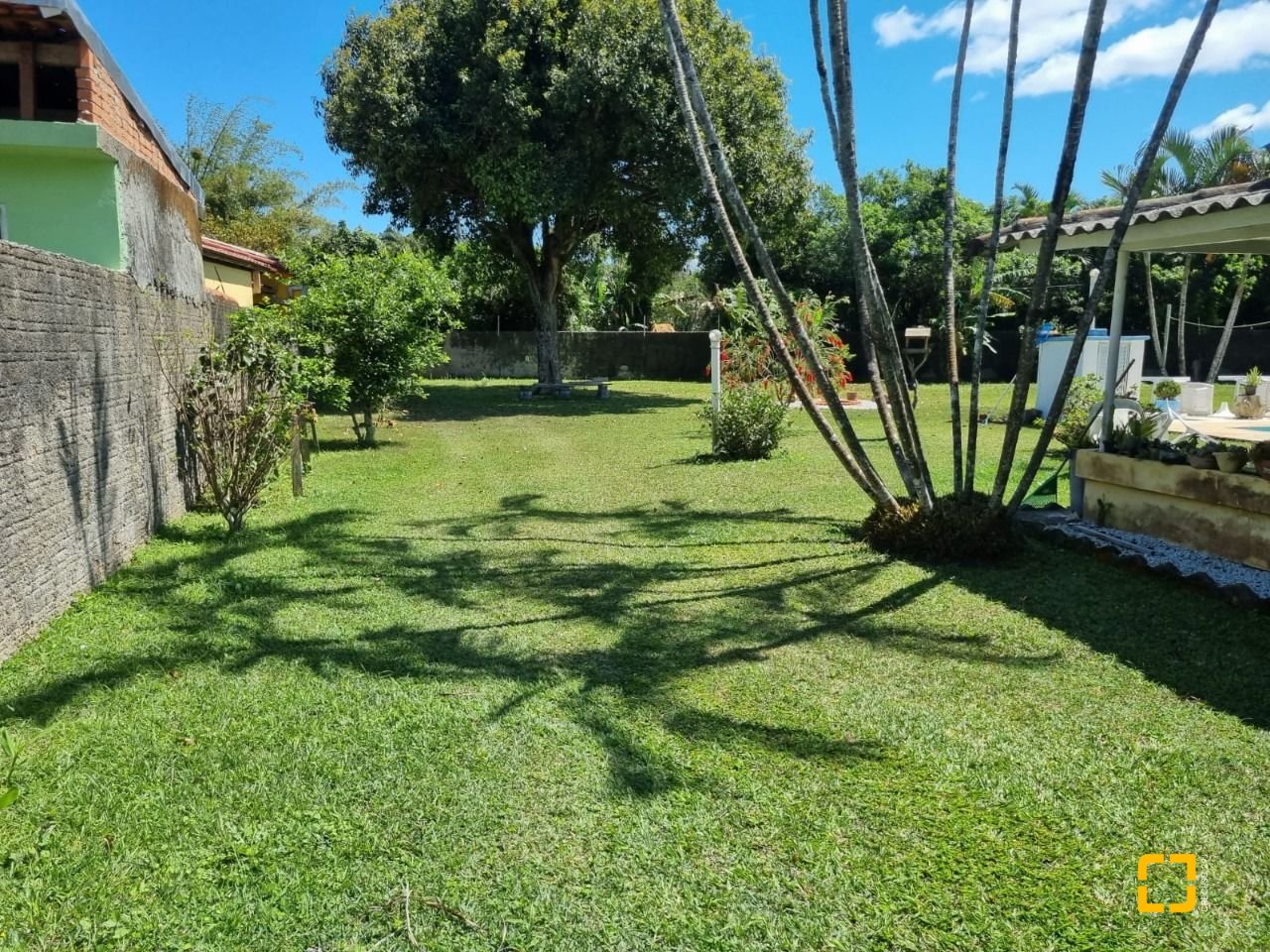 Hotel com 200m², 7 quartos, 5 garagens, no bairro Barra da Lagoa em Florianópolis