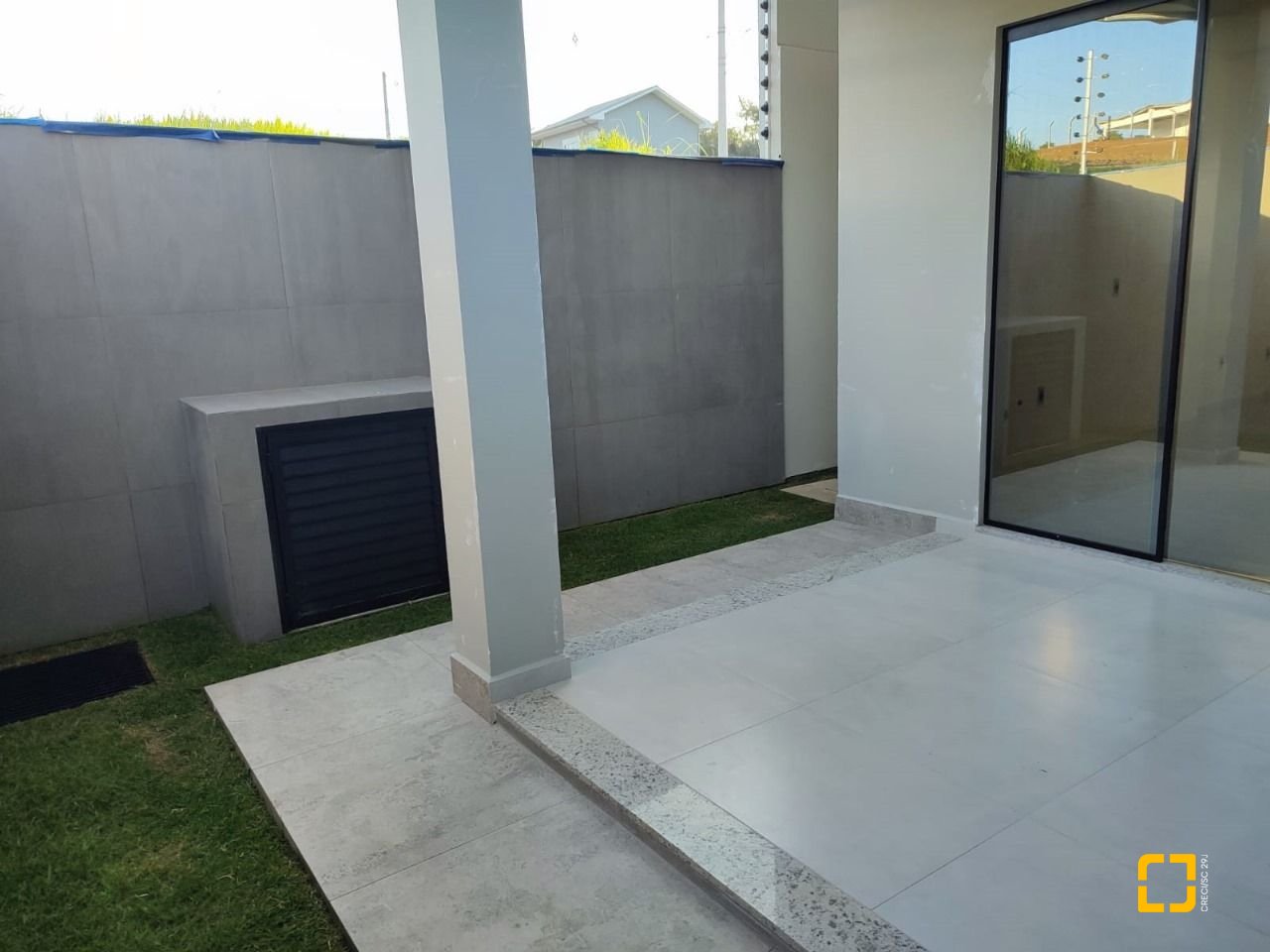Casa com 102m², 3 quartos (sendo 1 suíte), 2 garagens, no bairro Forquilhas em São José
