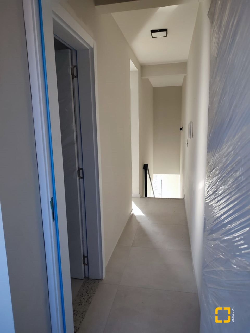 Casa com 102m², 3 quartos (sendo 1 suíte), 2 garagens, no bairro Forquilhas em São José