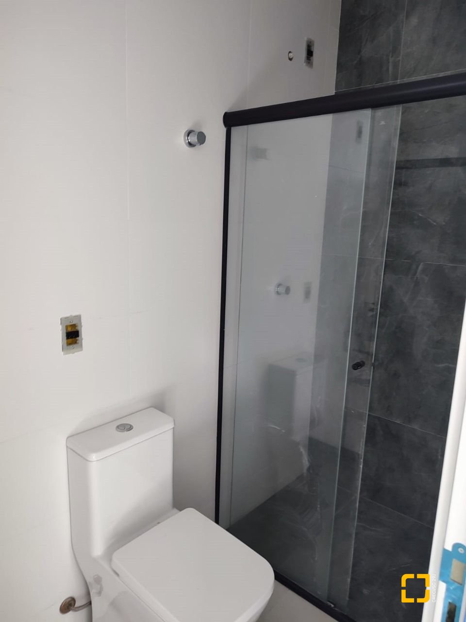Casa com 102m², 3 quartos (sendo 1 suíte), 2 garagens, no bairro Forquilhas em São José