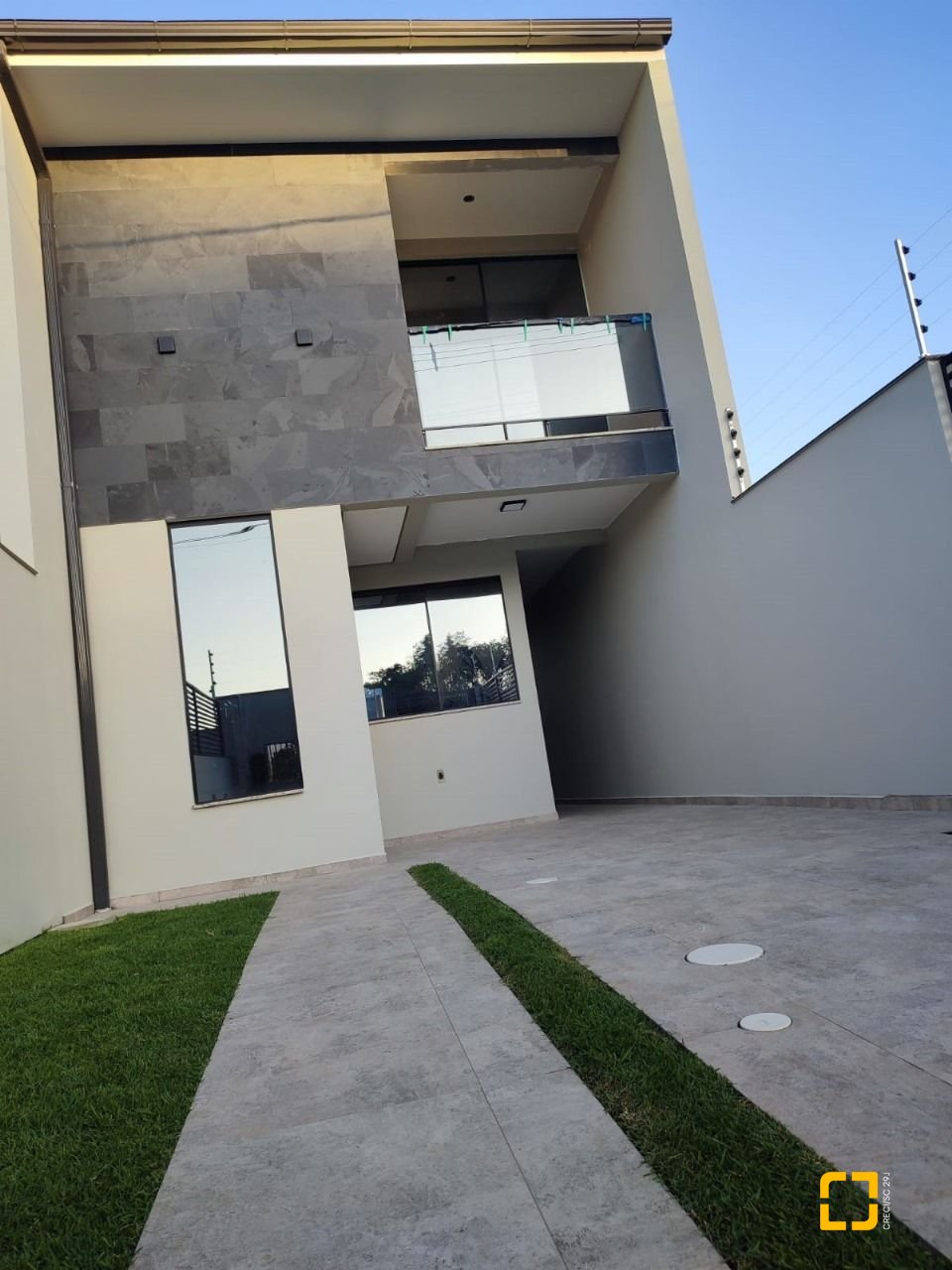 Casa com 102m², 3 quartos (sendo 1 suíte), 2 garagens, no bairro Forquilhas em São José