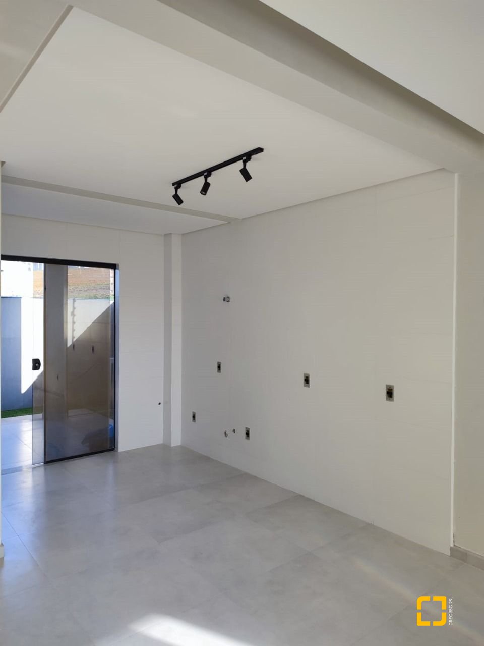 Casa com 102m², 3 quartos (sendo 1 suíte), 2 garagens, no bairro Forquilhas em São José