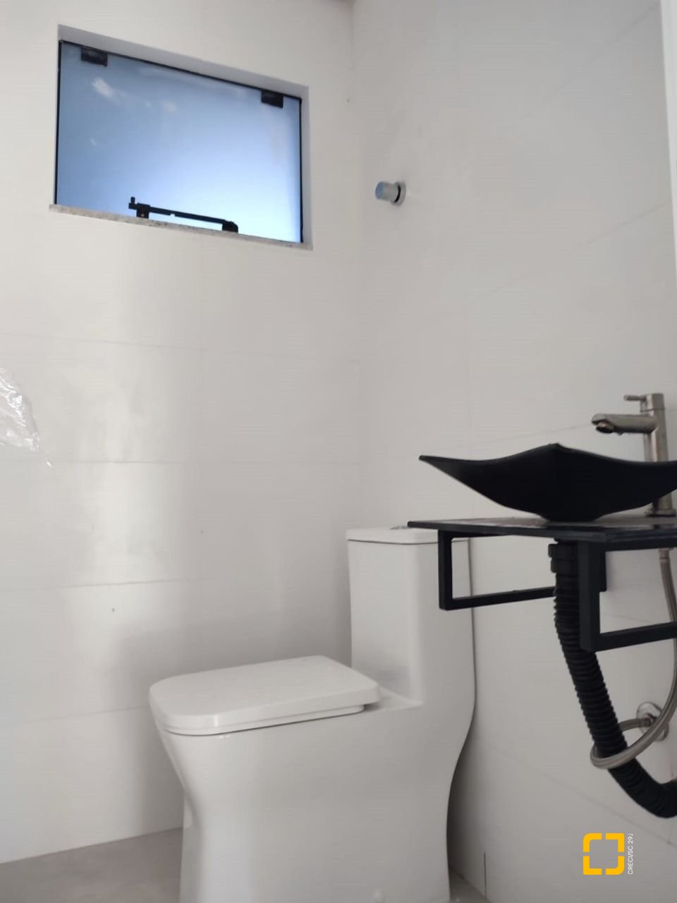 Casa com 102m², 3 quartos (sendo 1 suíte), 2 garagens, no bairro Forquilhas em São José