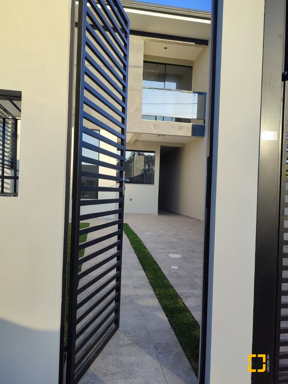 Casa com 102m², 3 quartos (sendo 1 suíte), 2 garagens, no bairro Forquilhas em São José