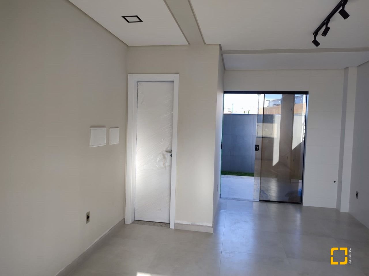 Casa com 102m², 3 quartos (sendo 1 suíte), 2 garagens, no bairro Forquilhas em São José