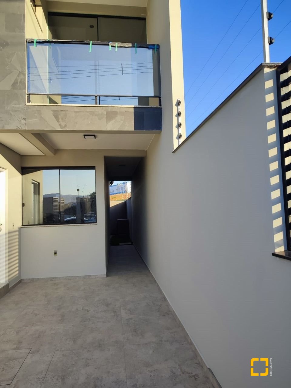 Casa com 102m², 3 quartos (sendo 1 suíte), 2 garagens, no bairro Forquilhas em São José