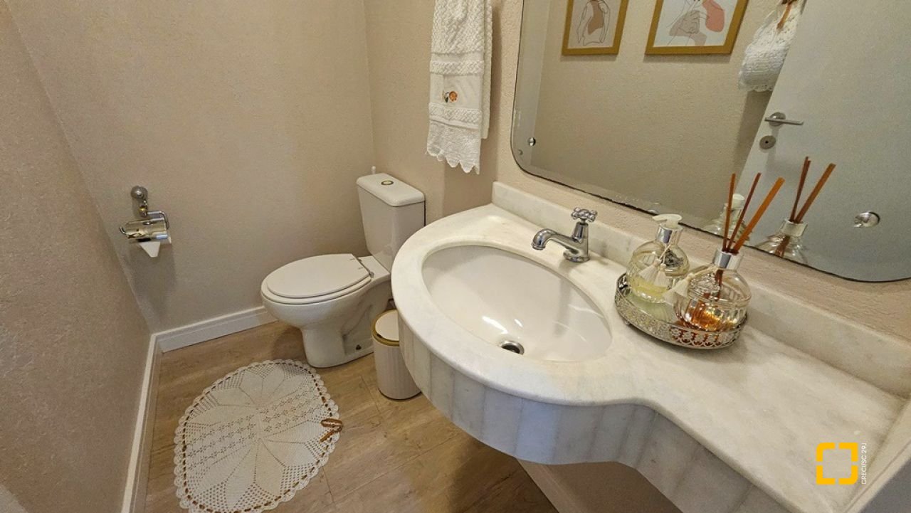 Apartamento com 90m², 4 quartos (sendo 2 suítes), 1 garagem, no bairro Canasvieiras em Florianópolis