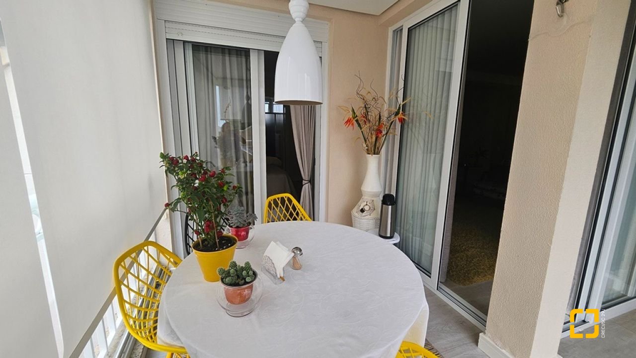 Apartamento com 90m², 4 quartos (sendo 2 suítes), 1 garagem, no bairro Canasvieiras em Florianópolis