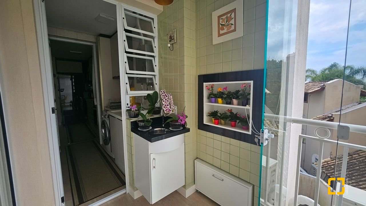 Apartamento com 90m², 4 quartos (sendo 2 suítes), 1 garagem, no bairro Canasvieiras em Florianópolis
