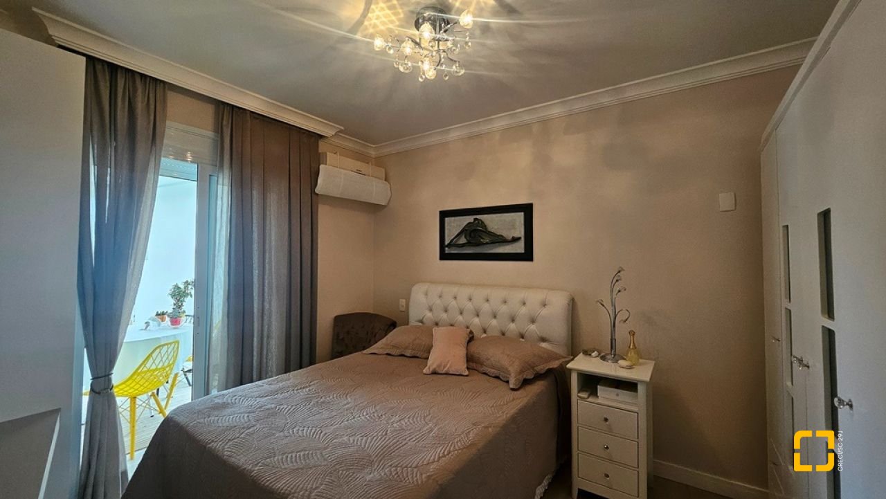 Apartamento com 90m², 4 quartos (sendo 2 suítes), 1 garagem, no bairro Canasvieiras em Florianópolis
