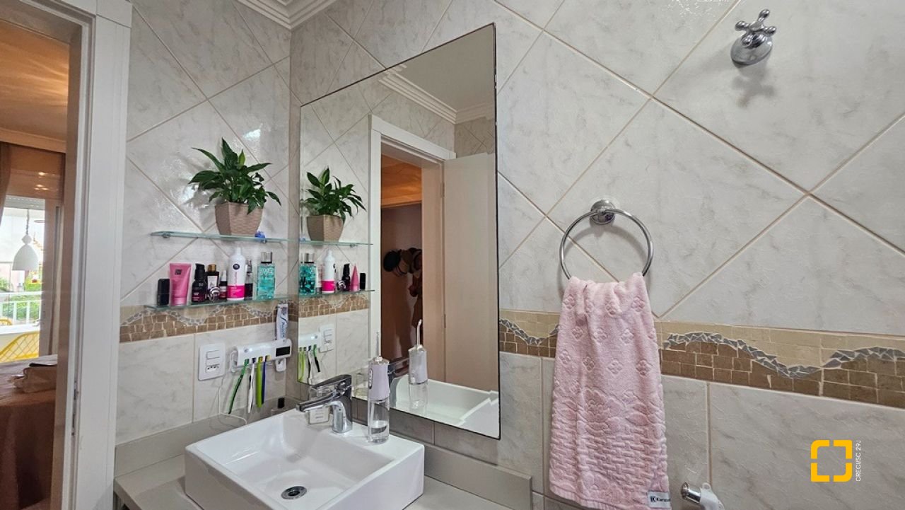 Apartamento com 90m², 4 quartos (sendo 2 suítes), 1 garagem, no bairro Canasvieiras em Florianópolis