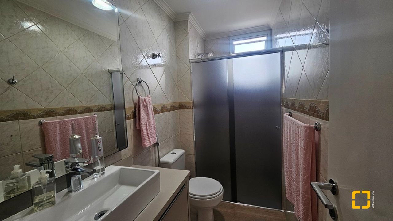 Apartamento com 90m², 4 quartos (sendo 2 suítes), 1 garagem, no bairro Canasvieiras em Florianópolis