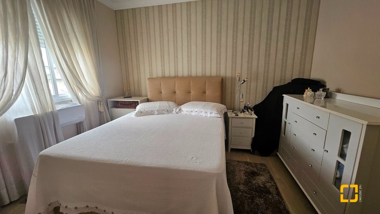 Apartamento com 90m², 4 quartos (sendo 2 suítes), 1 garagem, no bairro Canasvieiras em Florianópolis