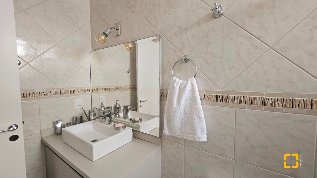 Apartamento com 90m², 4 quartos (sendo 2 suítes), 1 garagem, no bairro Canasvieiras em Florianópolis