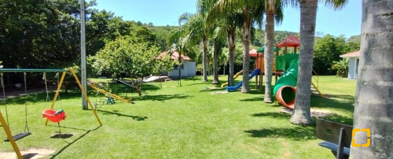 Casa de Condomínio com 137m², 3 quartos (sendo 1 suíte), 2 garagens, no bairro Praia de Fora em Palhoça