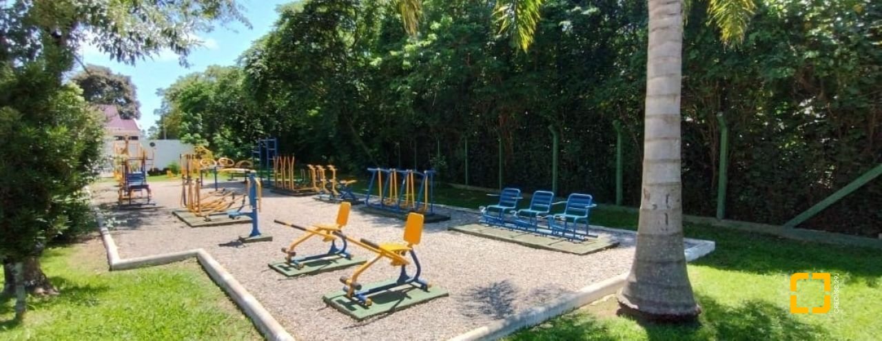 Casa de Condomínio com 137m², 3 quartos (sendo 1 suíte), 2 garagens, no bairro Praia de Fora em Palhoça