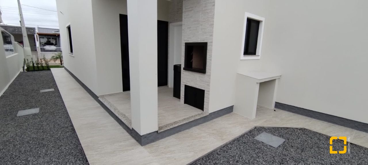 Casa de Condomínio com 137m², 3 quartos (sendo 1 suíte), 2 garagens, no bairro Praia de Fora em Palhoça