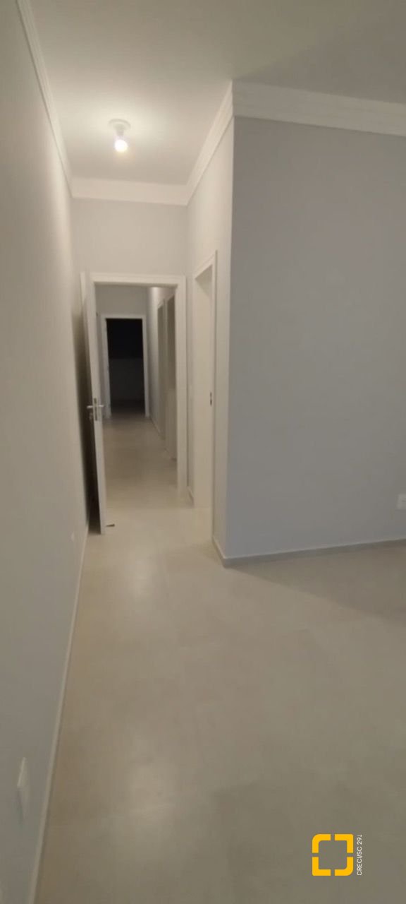 Casa de Condomínio com 137m², 3 quartos (sendo 1 suíte), 2 garagens, no bairro Praia de Fora em Palhoça