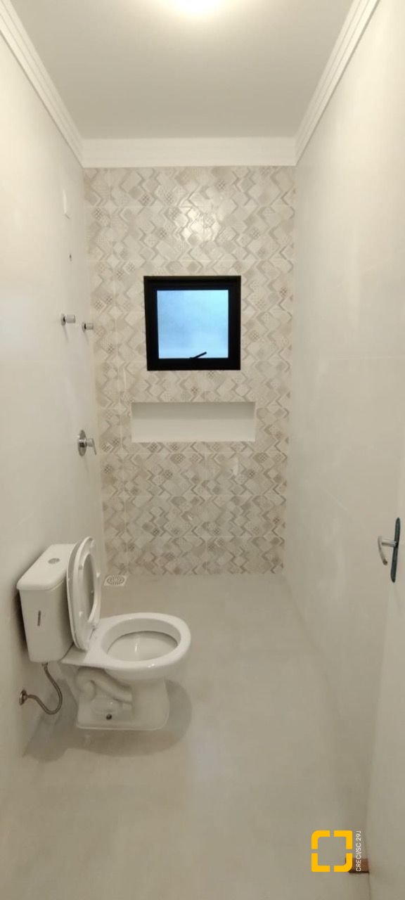 Casa de Condomínio com 137m², 3 quartos (sendo 1 suíte), 2 garagens, no bairro Praia de Fora em Palhoça