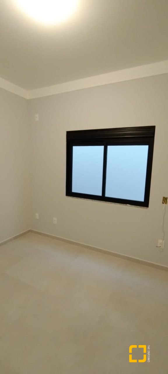 Casa de Condomínio com 137m², 3 quartos (sendo 1 suíte), 2 garagens, no bairro Praia de Fora em Palhoça