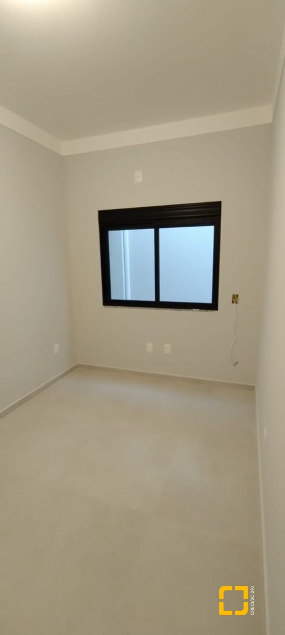 Casa de Condomínio com 137m², 3 quartos (sendo 1 suíte), 2 garagens, no bairro Praia de Fora em Palhoça