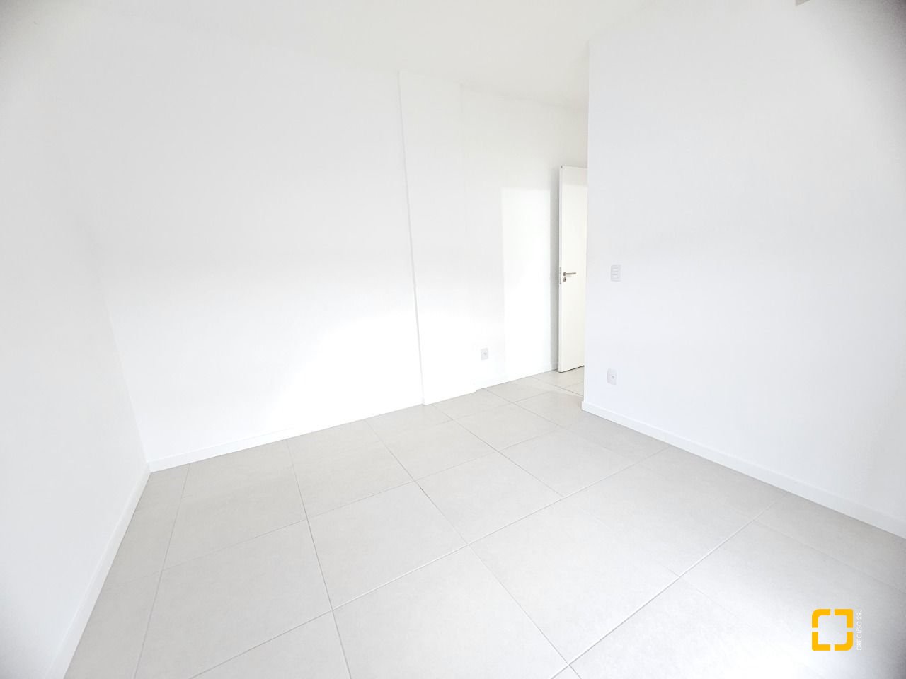 Apartamento com 82m², 4 quartos (sendo 1 suíte), 2 garagens, no bairro Campeche em Florianópolis