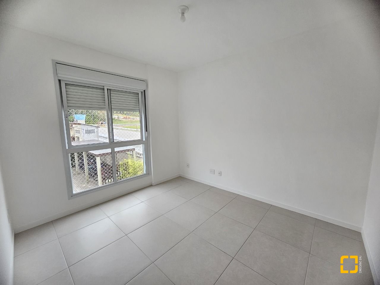 Apartamento com 82m², 4 quartos (sendo 1 suíte), 2 garagens, no bairro Campeche em Florianópolis