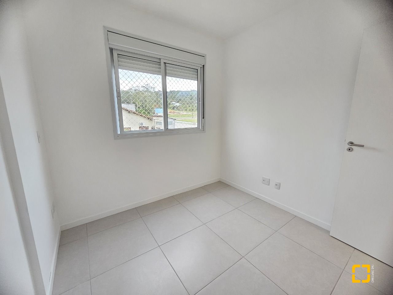 Apartamento com 82m², 4 quartos (sendo 1 suíte), 2 garagens, no bairro Campeche em Florianópolis