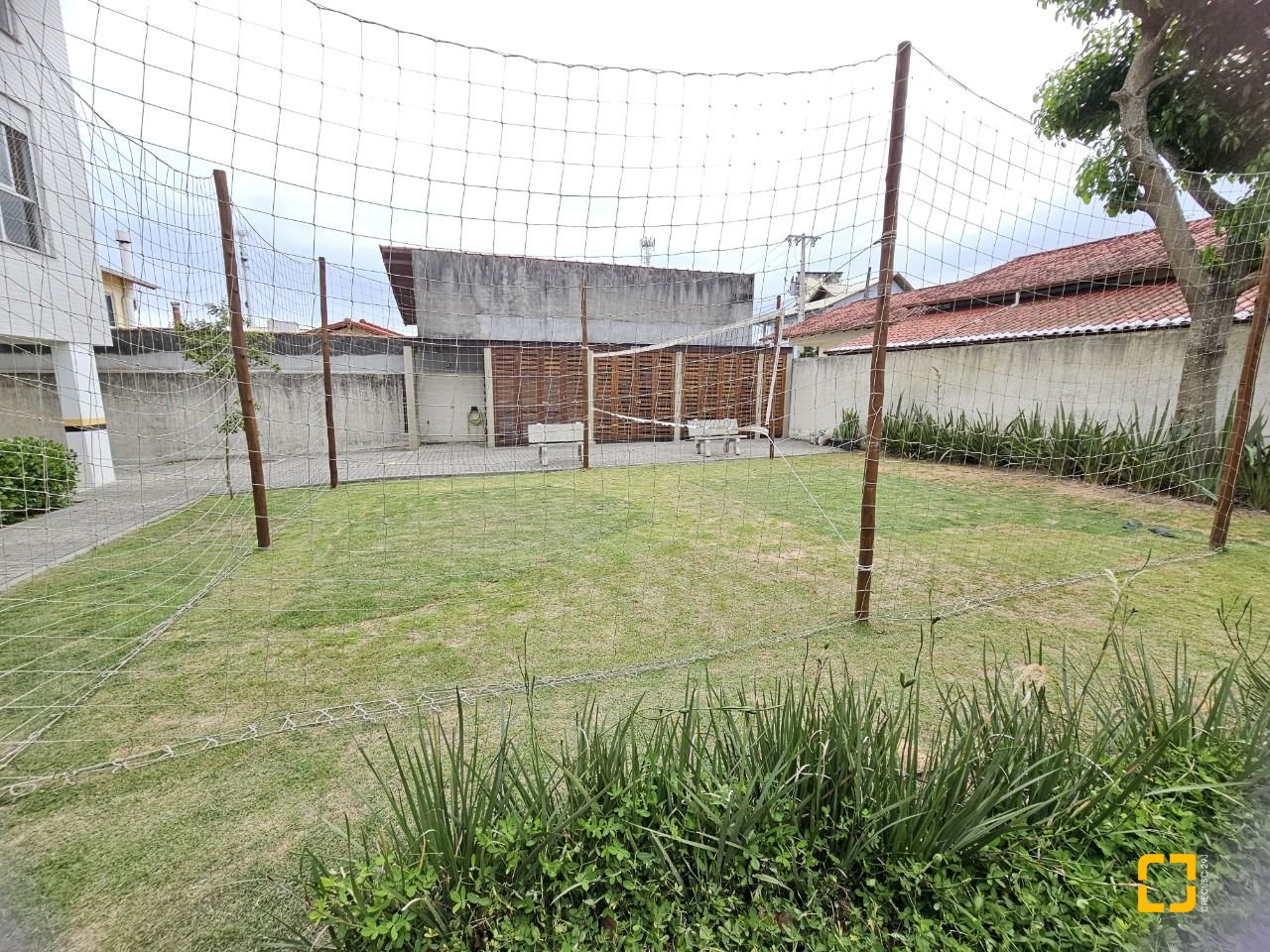 Apartamento com 82m², 4 quartos (sendo 1 suíte), 2 garagens, no bairro Campeche em Florianópolis