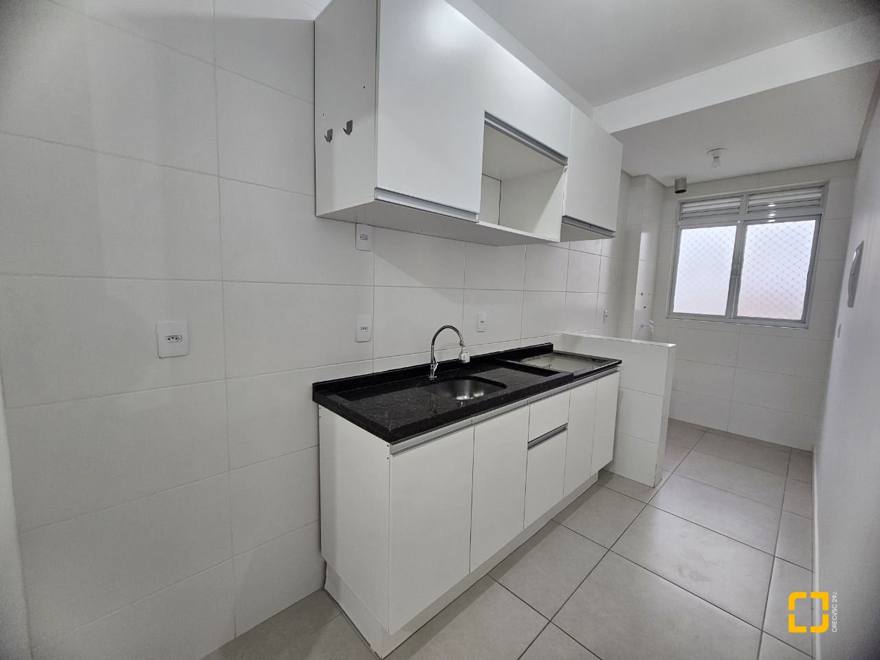 Apartamento com 82m², 4 quartos (sendo 1 suíte), 2 garagens, no bairro Campeche em Florianópolis
