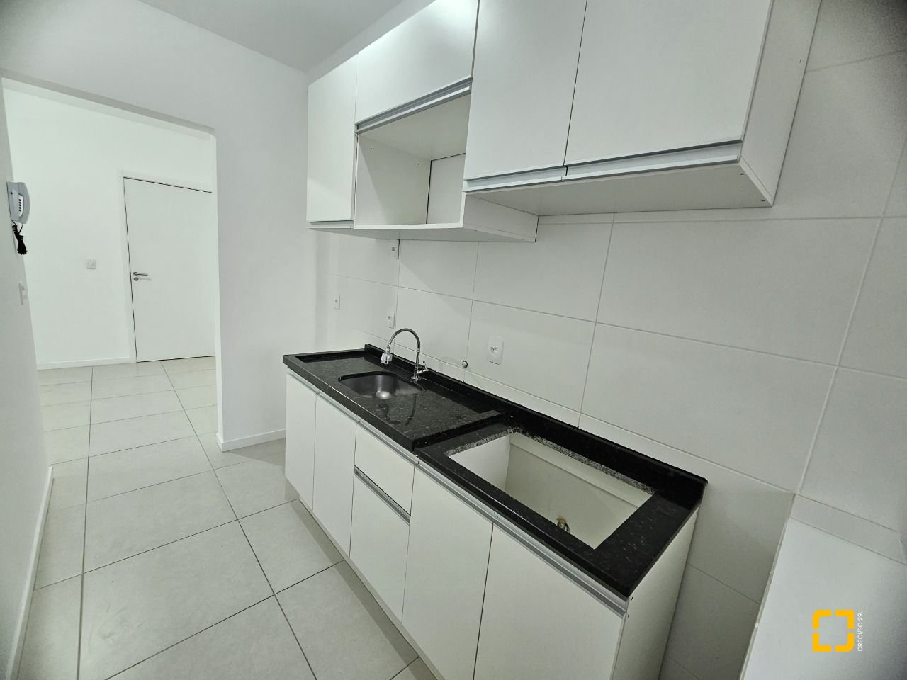 Apartamento com 82m², 4 quartos (sendo 1 suíte), 2 garagens, no bairro Campeche em Florianópolis