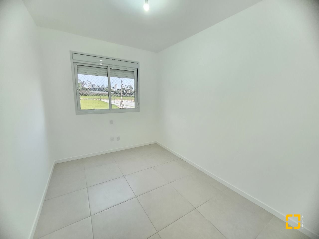 Apartamento com 82m², 4 quartos (sendo 1 suíte), 2 garagens, no bairro Campeche em Florianópolis