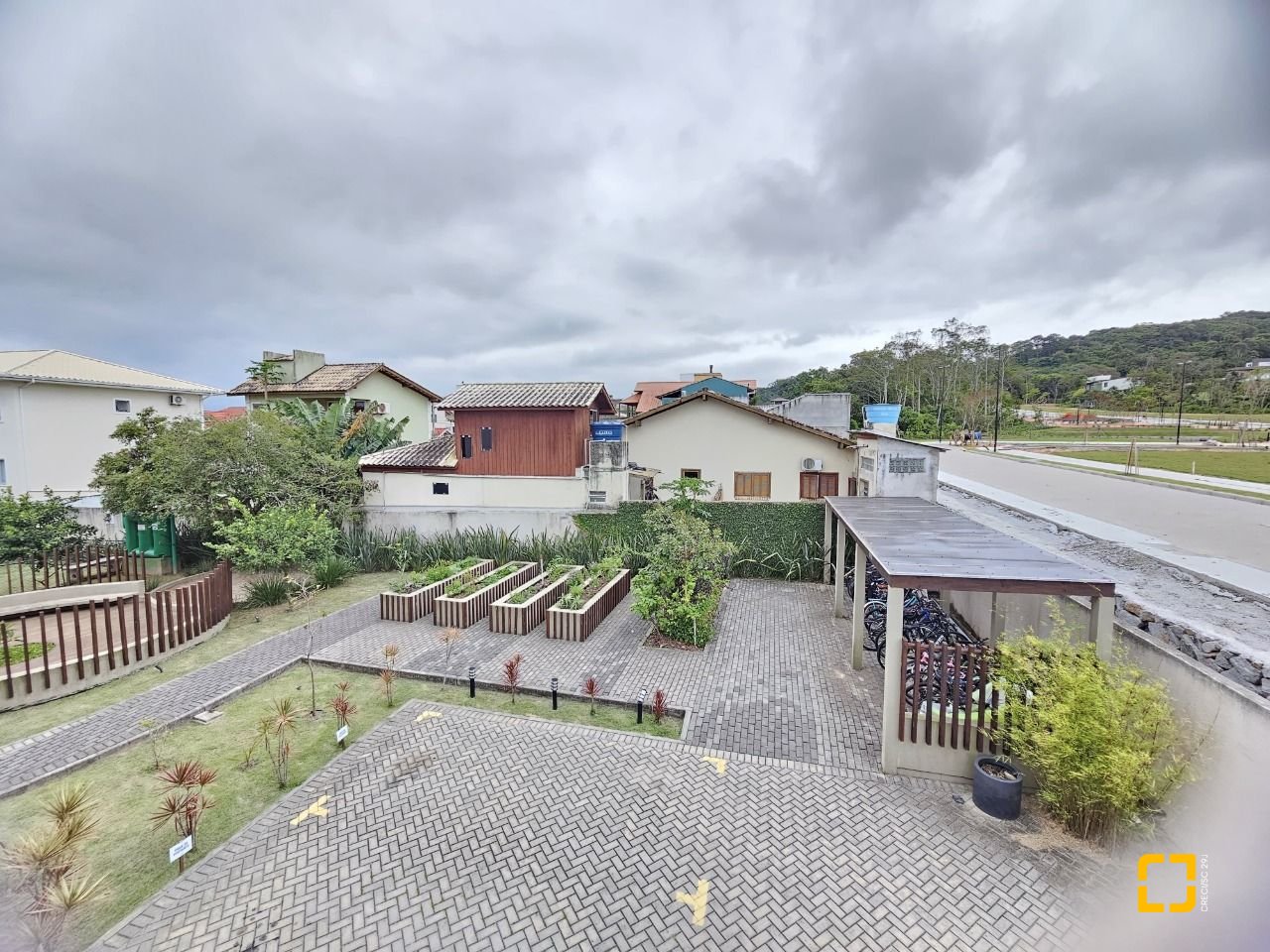Apartamento com 82m², 4 quartos (sendo 1 suíte), 2 garagens, no bairro Campeche em Florianópolis