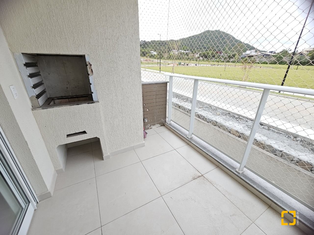 Apartamento com 82m², 4 quartos (sendo 1 suíte), 2 garagens, no bairro Campeche em Florianópolis