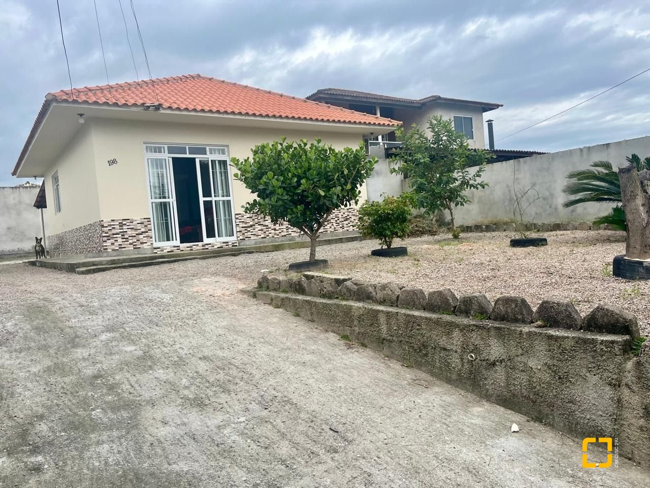 Casa com 64m², 2 quartos, 2 garagens, no bairro Forquilhas em São José