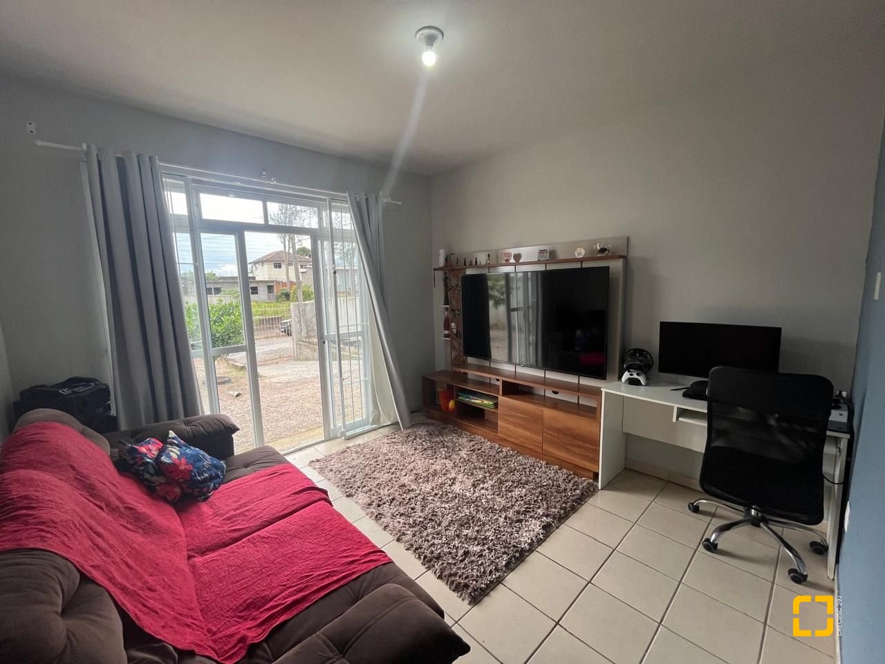 Casa com 64m², 2 quartos, 2 garagens, no bairro Forquilhas em São José