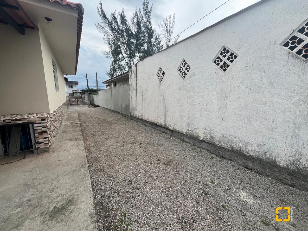 Casa com 64m², 2 quartos, 2 garagens, no bairro Forquilhas em São José