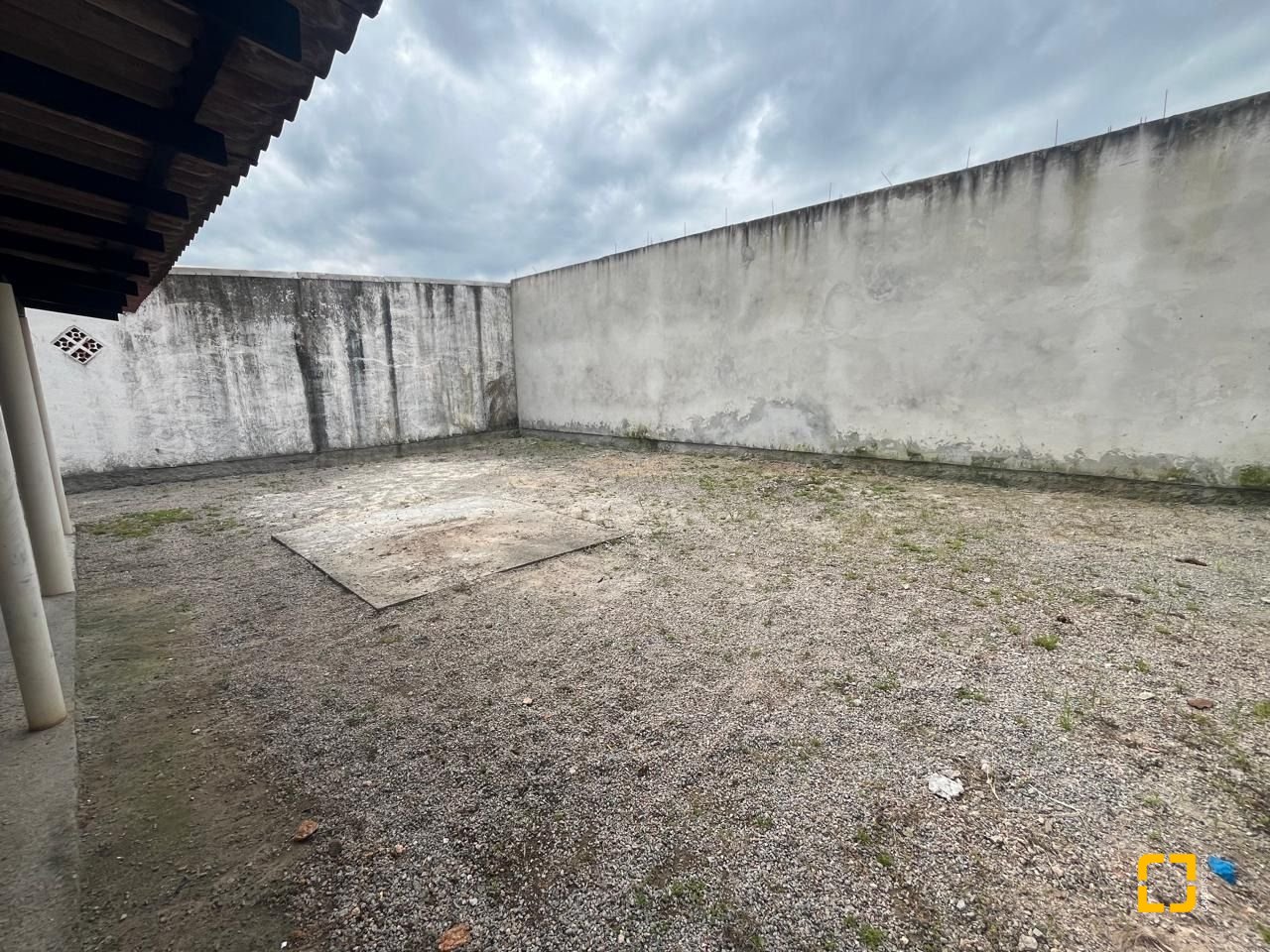 Casa com 64m², 2 quartos, 2 garagens, no bairro Forquilhas em São José