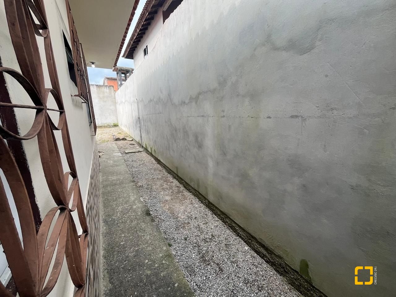Casa com 64m², 2 quartos, 2 garagens, no bairro Forquilhas em São José