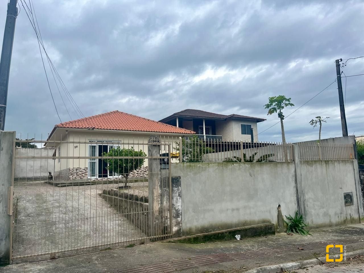 Casa com 64m², 2 quartos, 2 garagens, no bairro Forquilhas em São José