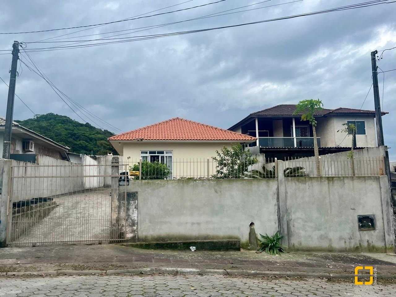 Casa com 64m², 2 quartos, 2 garagens, no bairro Forquilhas em São José