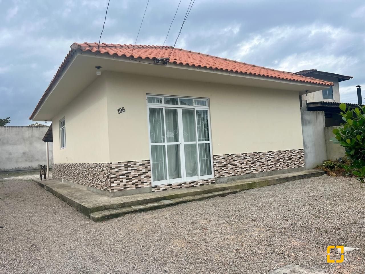 Casa com 64m², 2 quartos, 2 garagens, no bairro Forquilhas em São José