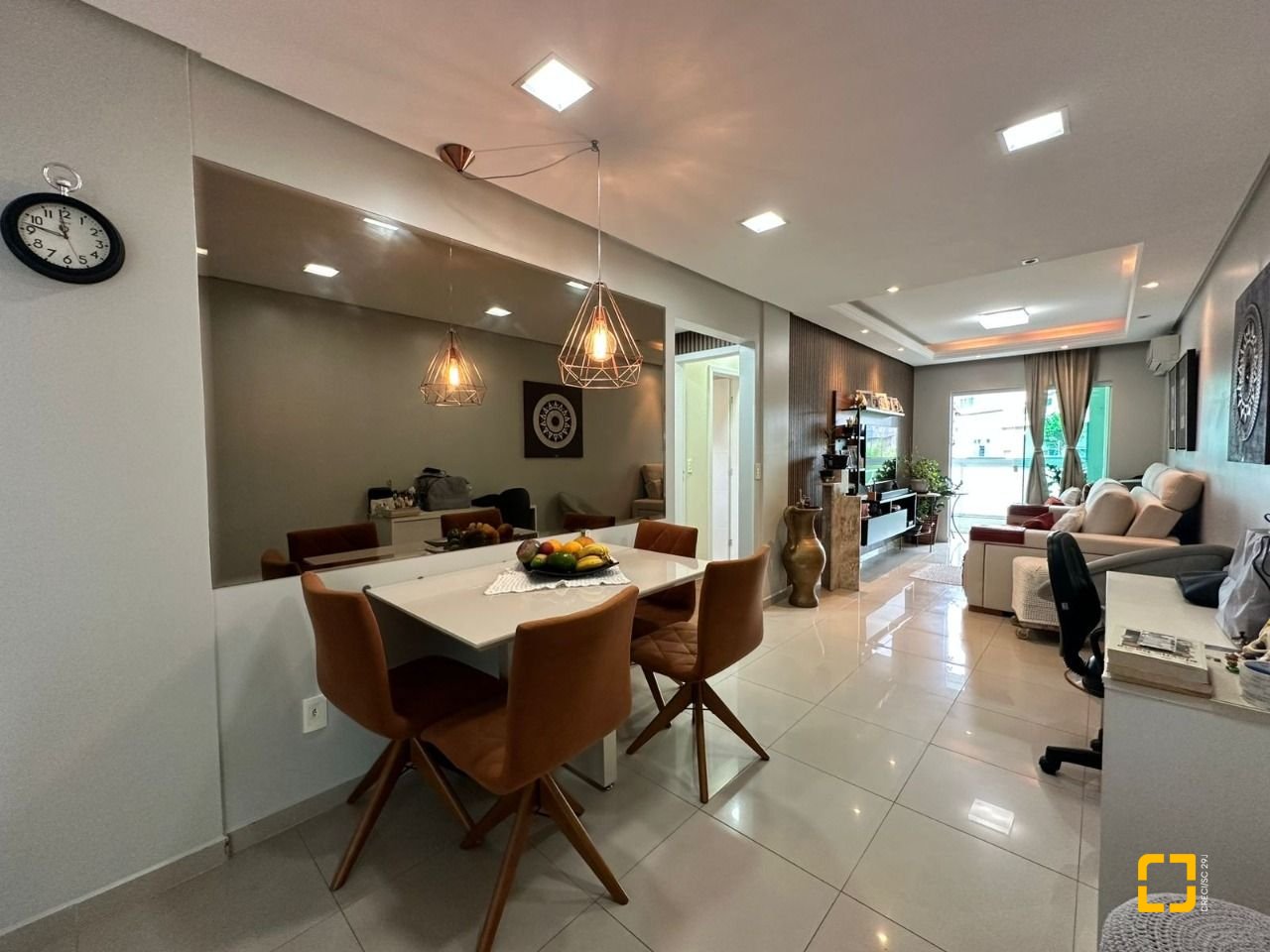 Apartamento com 63m², 2 quartos (sendo 1 suíte), 1 garagem, no bairro Pagani em Palhoça