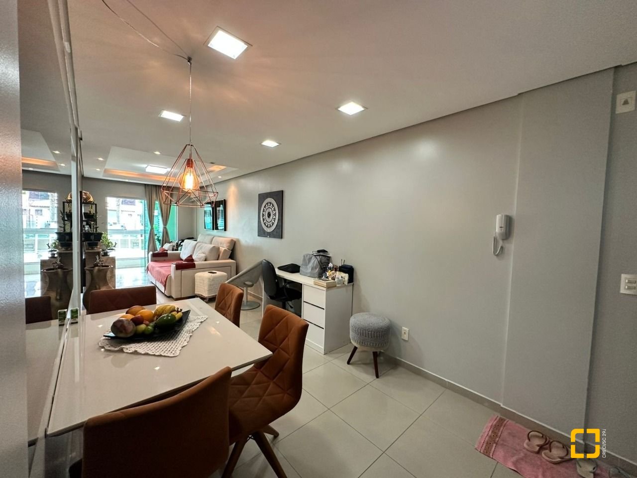 Apartamento com 63m², 2 quartos (sendo 1 suíte), 1 garagem, no bairro Pagani em Palhoça