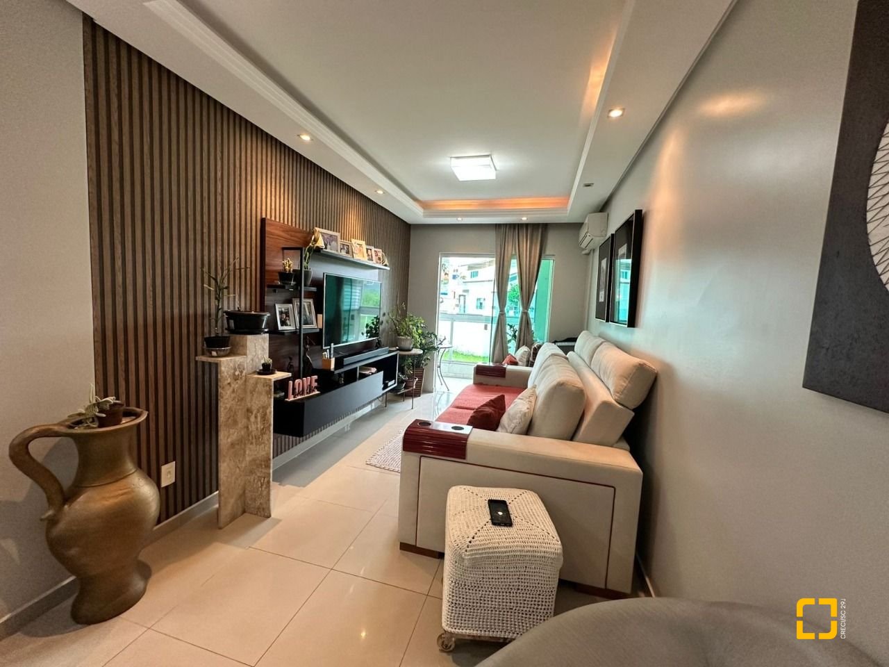 Apartamento com 63m², 2 quartos (sendo 1 suíte), 1 garagem, no bairro Pagani em Palhoça