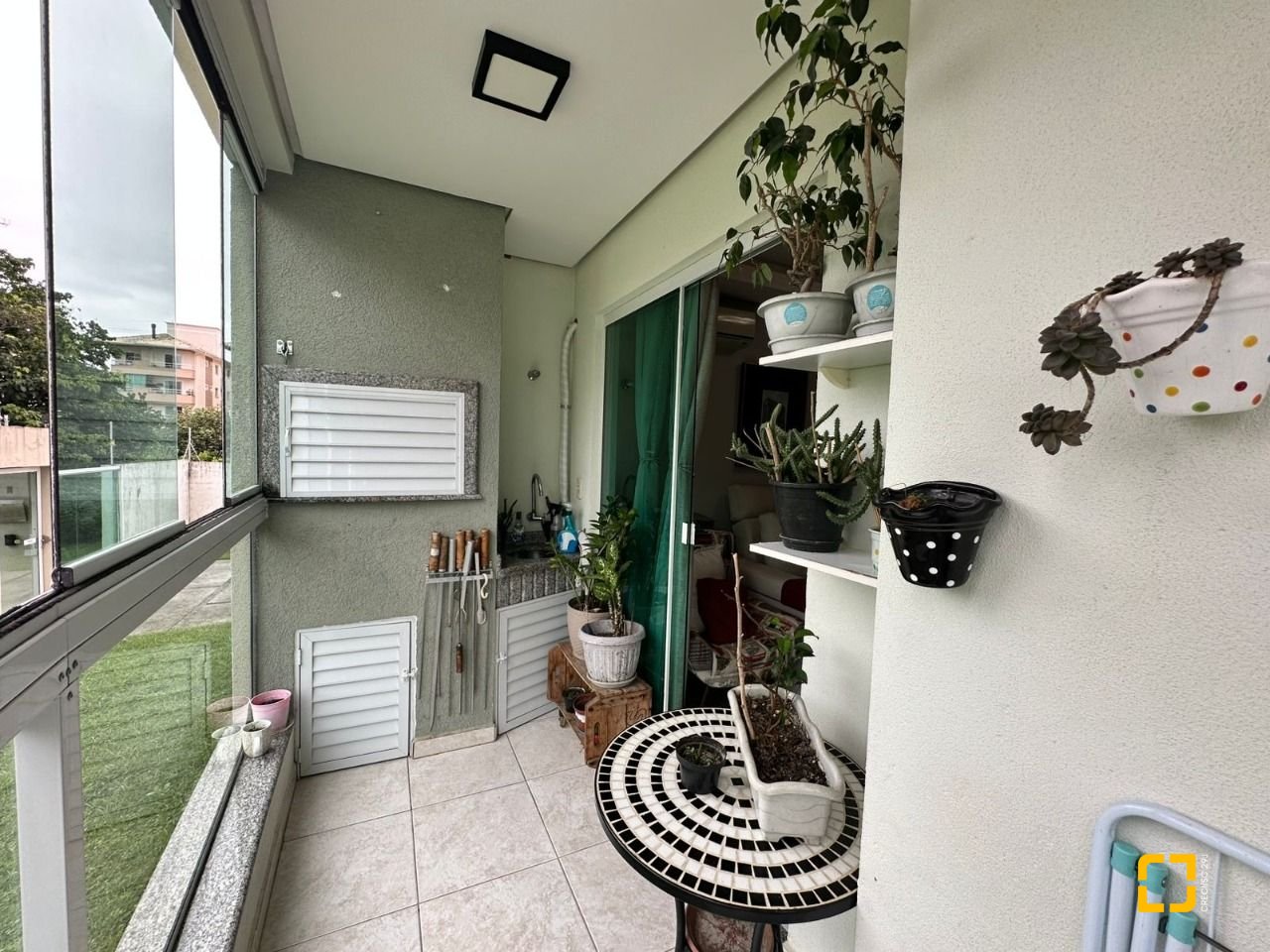 Apartamento com 63m², 2 quartos (sendo 1 suíte), 1 garagem, no bairro Pagani em Palhoça