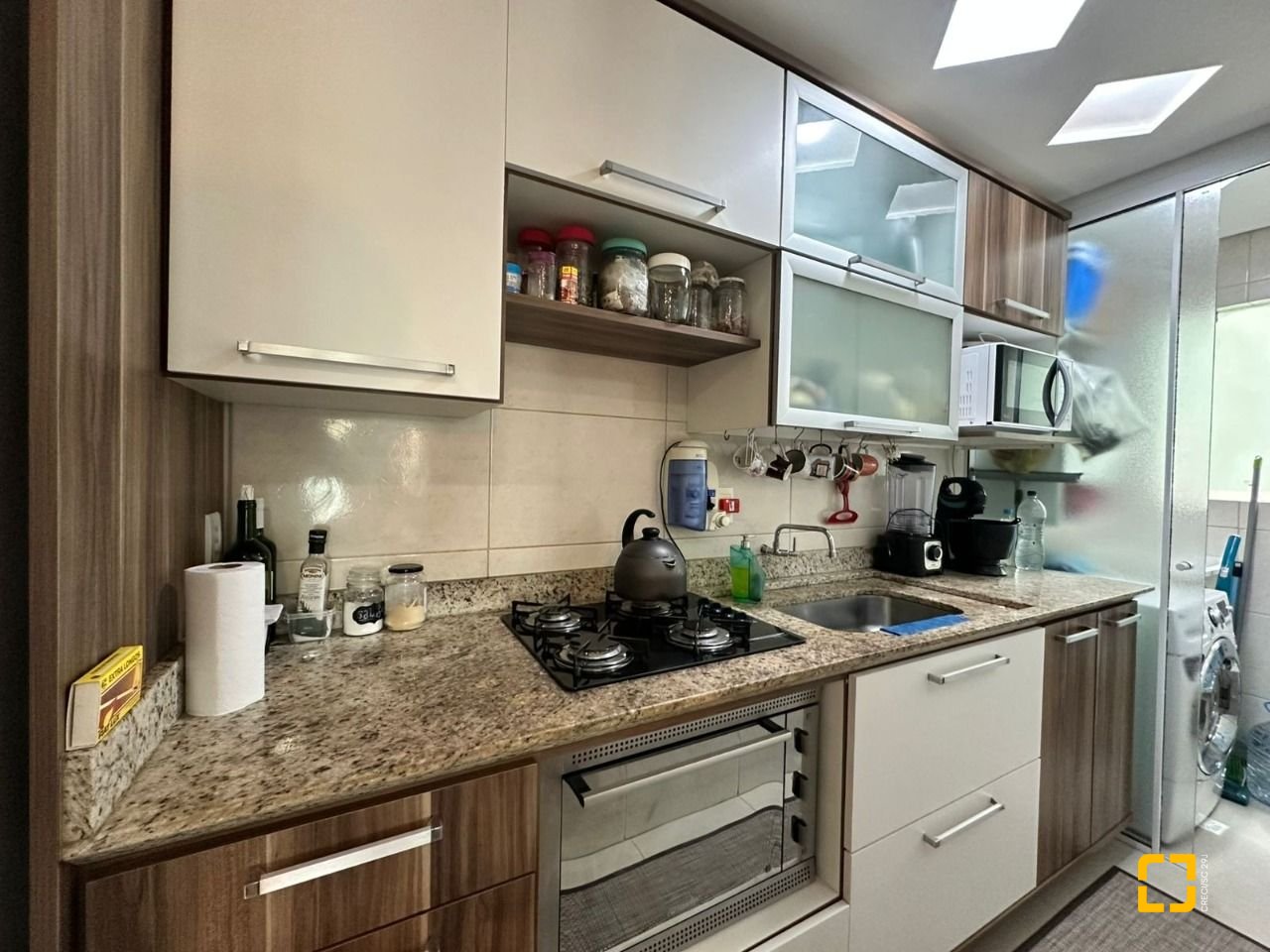 Apartamento com 63m², 2 quartos (sendo 1 suíte), 1 garagem, no bairro Pagani em Palhoça